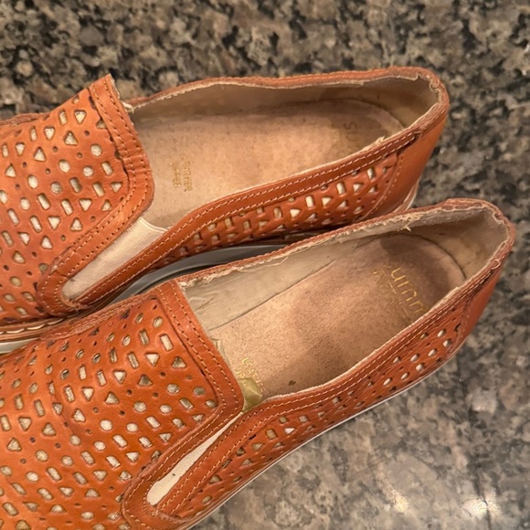 Summit by White mountain Perforated Leather Platform Loafers EUC 8.5 - Picture 12 of 14